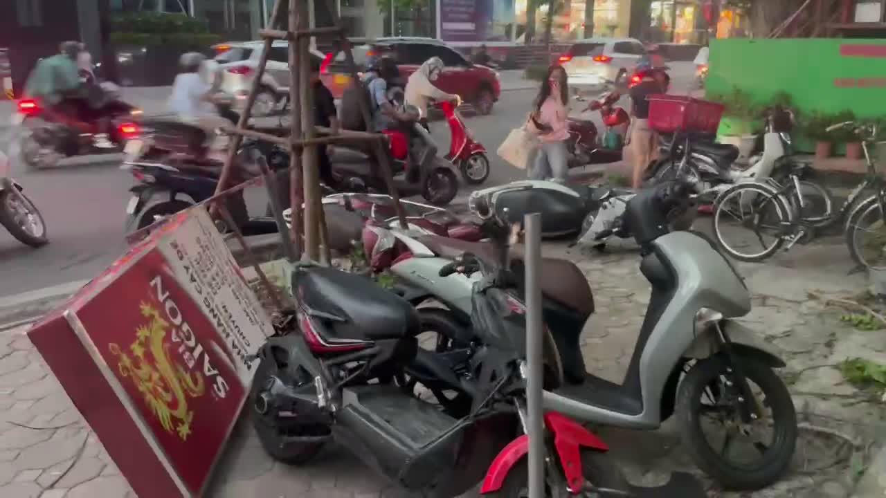Hậu quả cơn giông chiều 19/7 tại Hà Nội.
