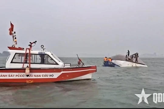 Thủ tướng yêu cầu khẩn trương tìm kiếm cứu nạn, khắc phục hậu quả vụ chìm tàu ở Quảng Ninh