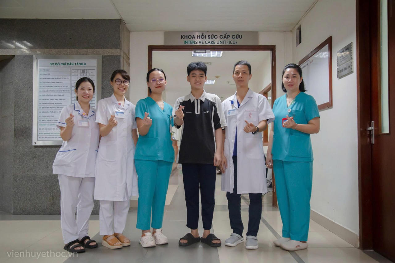 Sáng điều trị hóa chất, tối học bài, nam sinh vẫn đạt 28 điểm thi THPT khối A