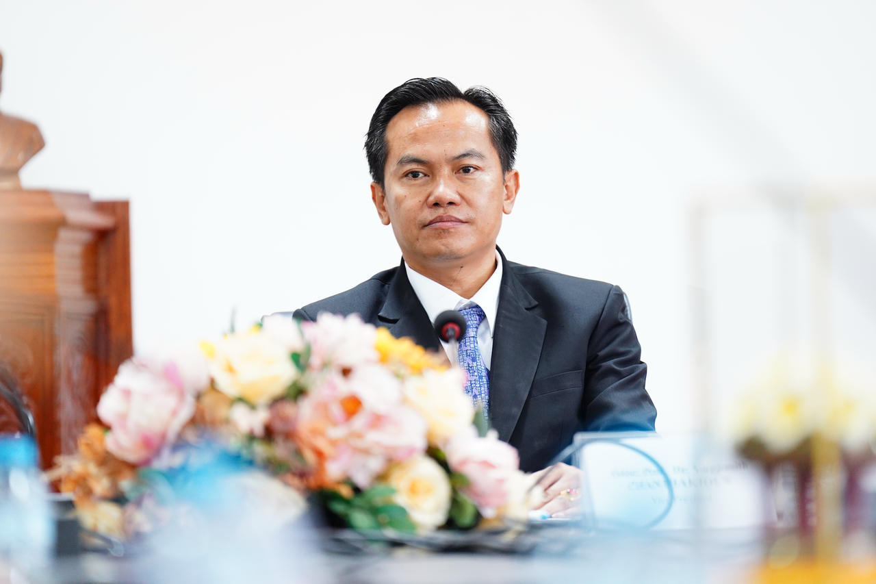 PGS.TS. Chanthakhoun – Phó Hiệu trưởng Đại học Souphanouvong (Lào).