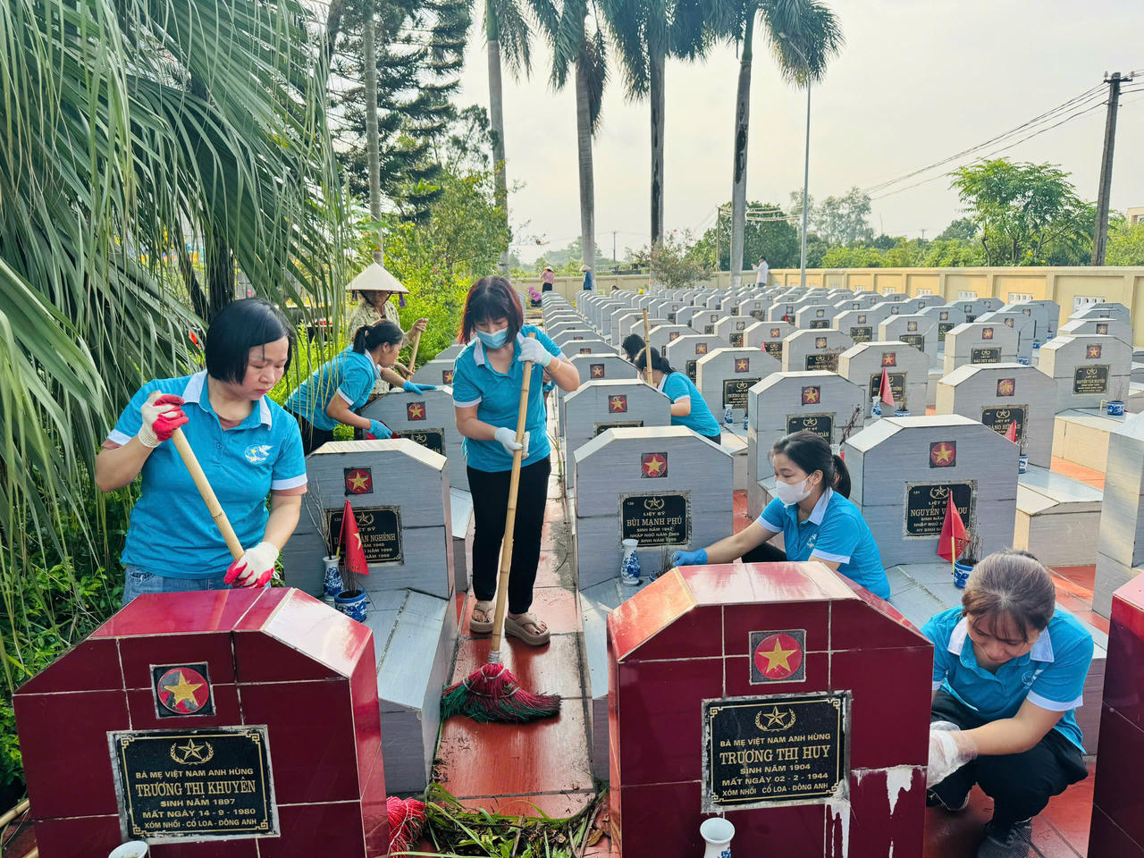 Hội viên phụ nữ xã Đông Anh.