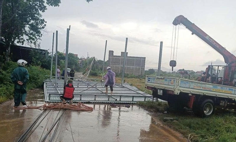 Từ 15h đến 17h chiều 19/7, nhiều nơi trên địa bàn tỉnh Bắc Ninh có mưa to với lưu lượng lớn trong thời gian ngắn gây thiệt hại một số công trình. Ảnh: baobacninhtv.vn