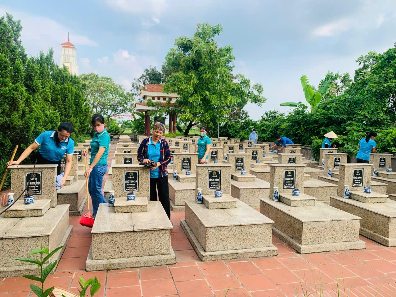 Hội viên phụ nữ xã Phượng Dực.