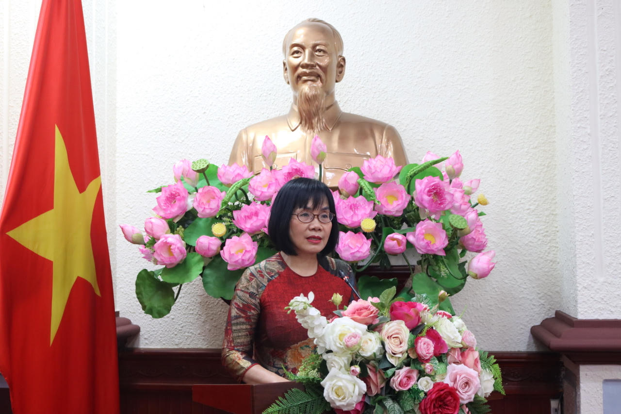 Thứ trưởng Bộ Tư pháp Đặng Hoàng Oanh phát biểu khai mạc.