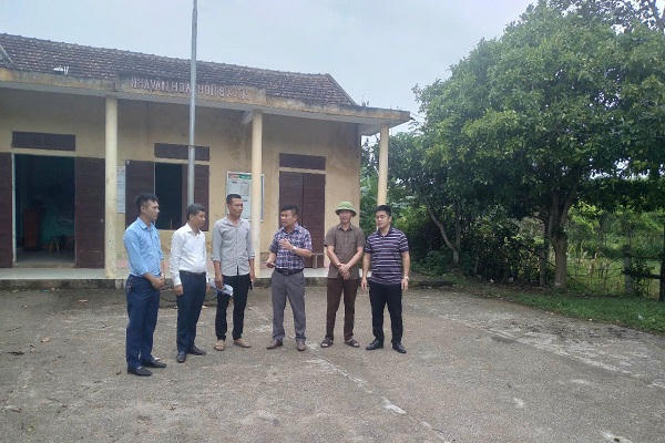 Chính quyền vào cuộc sau phản ánh heo chết vứt ở suối đầu nguồn Sông Son