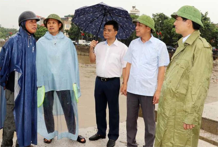 Phó Bí thư Tỉnh ủy Quảng Ninh kiểm tra công tác ứng phó bão số 3 tại Uông Bí