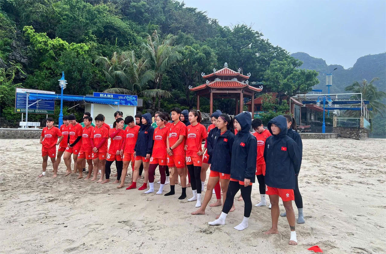 Tuyển nữ Việt Nam tập huấn tại Quảng Ninh 