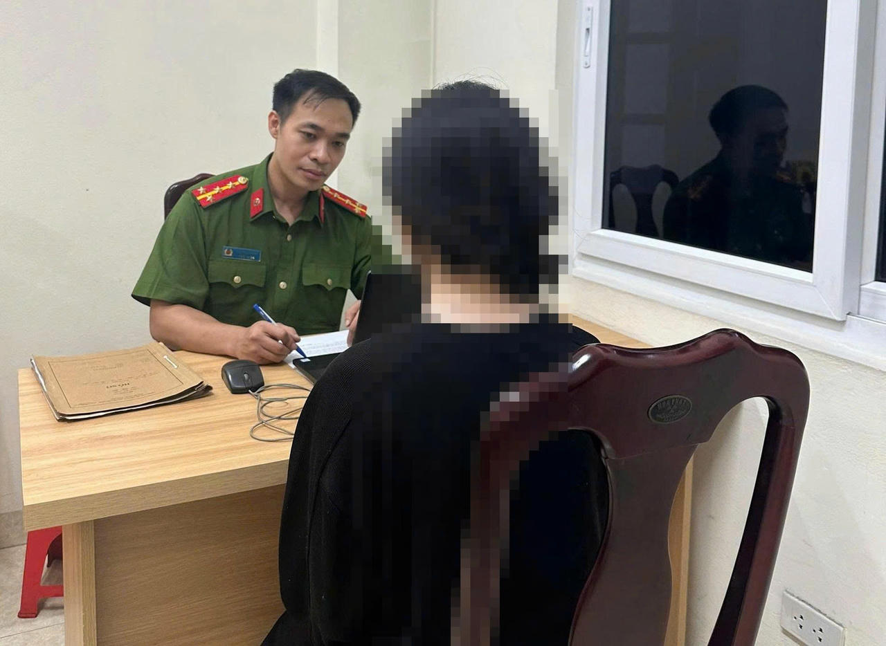 Nạn nhân được lấy lời khai tại Cơ quan điều tra. Ảnh: CACC