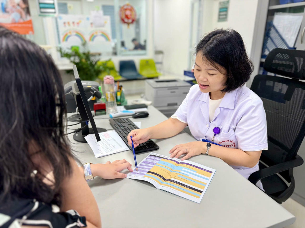 Bác sĩ Nguyễn Nguyên Huyền, Giám đốc Trung tâm Phòng, chống dịch – Bệnh viện Bệnh Nhiệt đới Trung ương. (Ảnh: BVCC)
