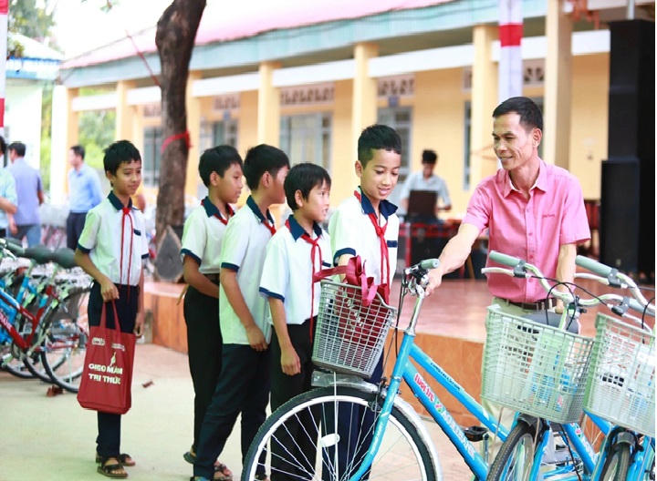 Agribank phát huy vai trò 'Ngân hàng vì cộng đồng', hướng tới an sinh xã hội toàn diện Agribank phát huy vai trò 'Ngân hàng vì cộng đồng', hướng tới an sinh xã hội toàn diện