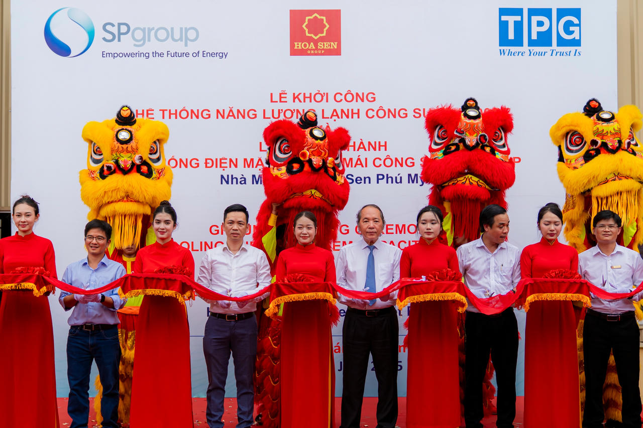 Tập đoàn Hoa Sen hợp tác với SP Group trong dự án năng lượng sạch giúp tránh phát thải hơn 14.000 tấn CO₂ mỗi năm