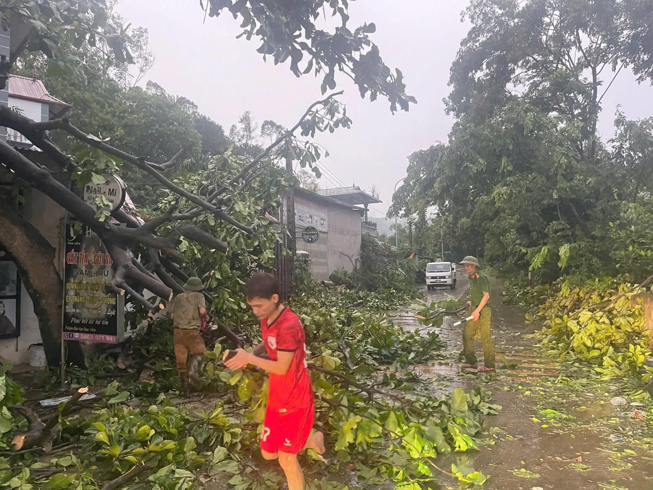 Phú Thọ công bố đường dây nóng hỗ trợ người dân ứng phó bão số 3