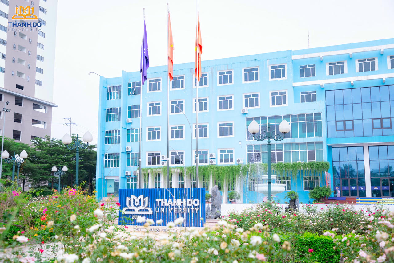 Khuôn viên xanh mát tạo cảm hứng cho người học của trường Đại học Thành Đô