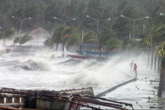 Loạt địa phương cấm biển, tạm dừng du lịch phòng bão số 3