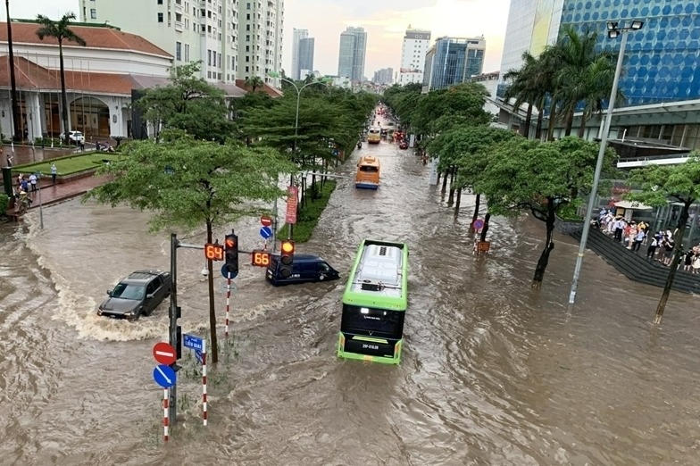 Hà Nội tạm dừng các hoạt động vui chơi; xe buýt, tàu điện có thể dừng hoạt động để tránh bão số 3