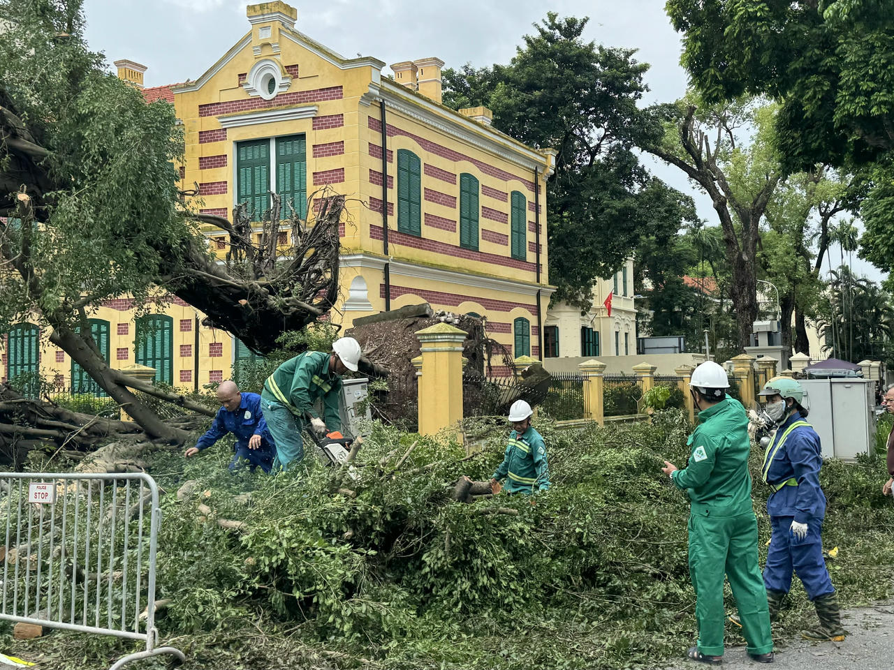 Hà Nội: Bảo đảm trật tự, an toàn giao thông ứng phó bão số 3