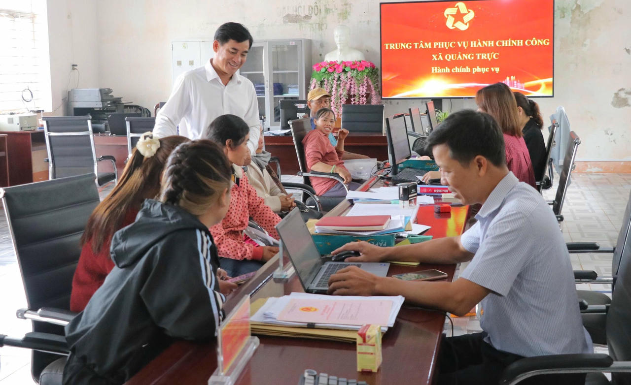 Sáng tạo trong giải quyết thủ tục hành chính ở xã biên giới Quảng Trực