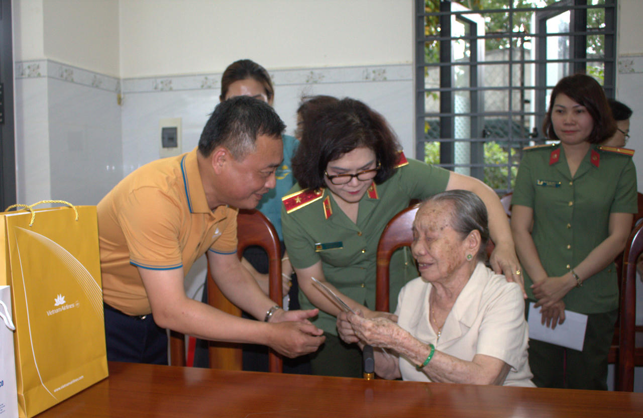 “Bữa cơm tri ân - Con về bên Mẹ” - điểm chạm của lòng biết ơn, sự bình yên