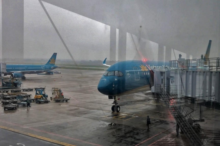 Tạm đóng cửa sân bay Vân Đồn và Cát Bi