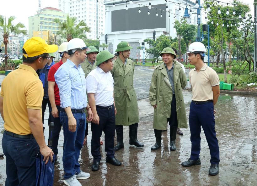 Bí thư Tỉnh ủy Quảng Ninh yêu cầu phải căn cứ diễn biến thời tiết để có phương án phù hợp, đảm bảo tuyệt đối an toàn về người.