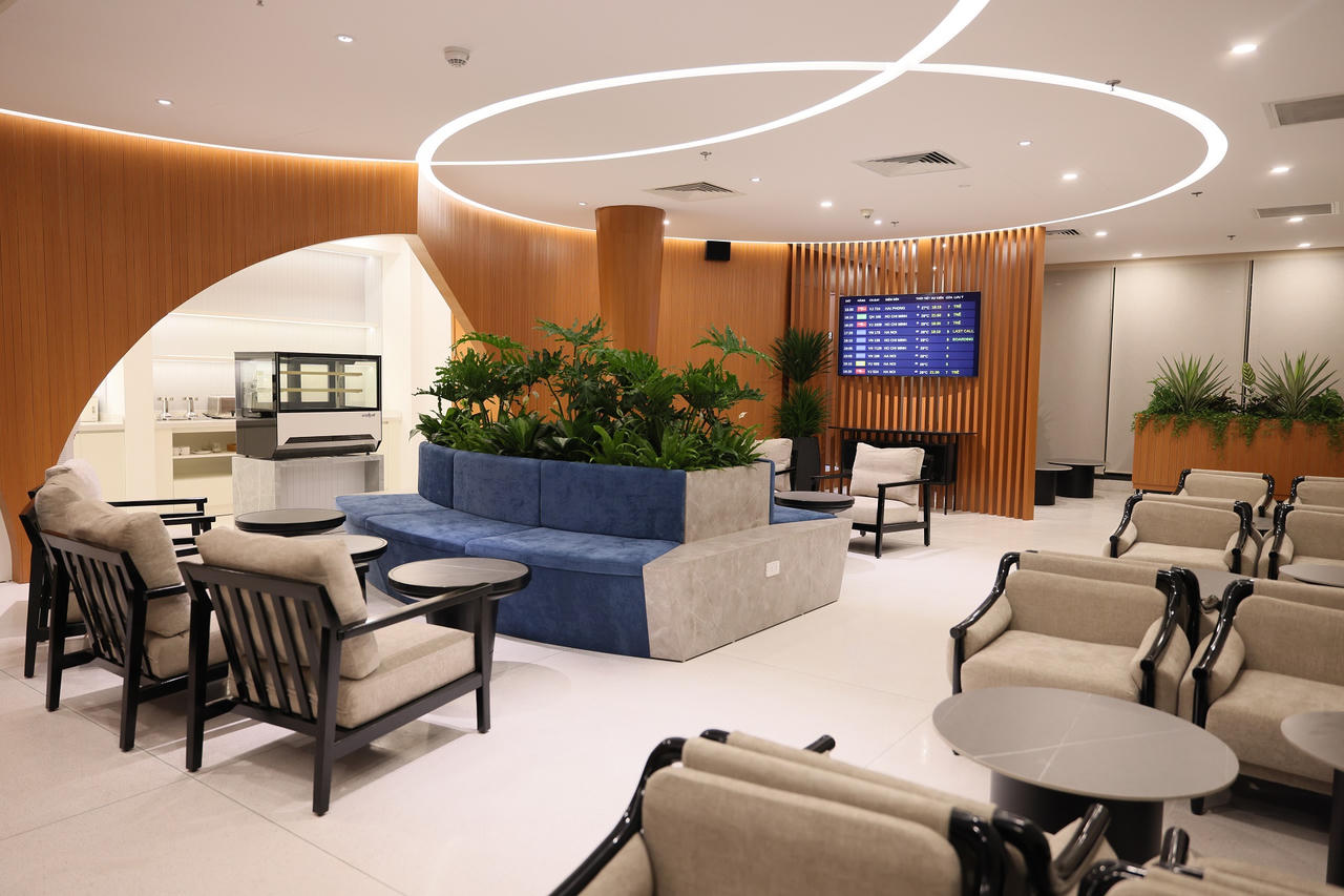 Phòng chờ PVcomBank Premier Lounge gây ấn tượng với khách hàng nhờ thiết kế sang trọng, hài hòa.