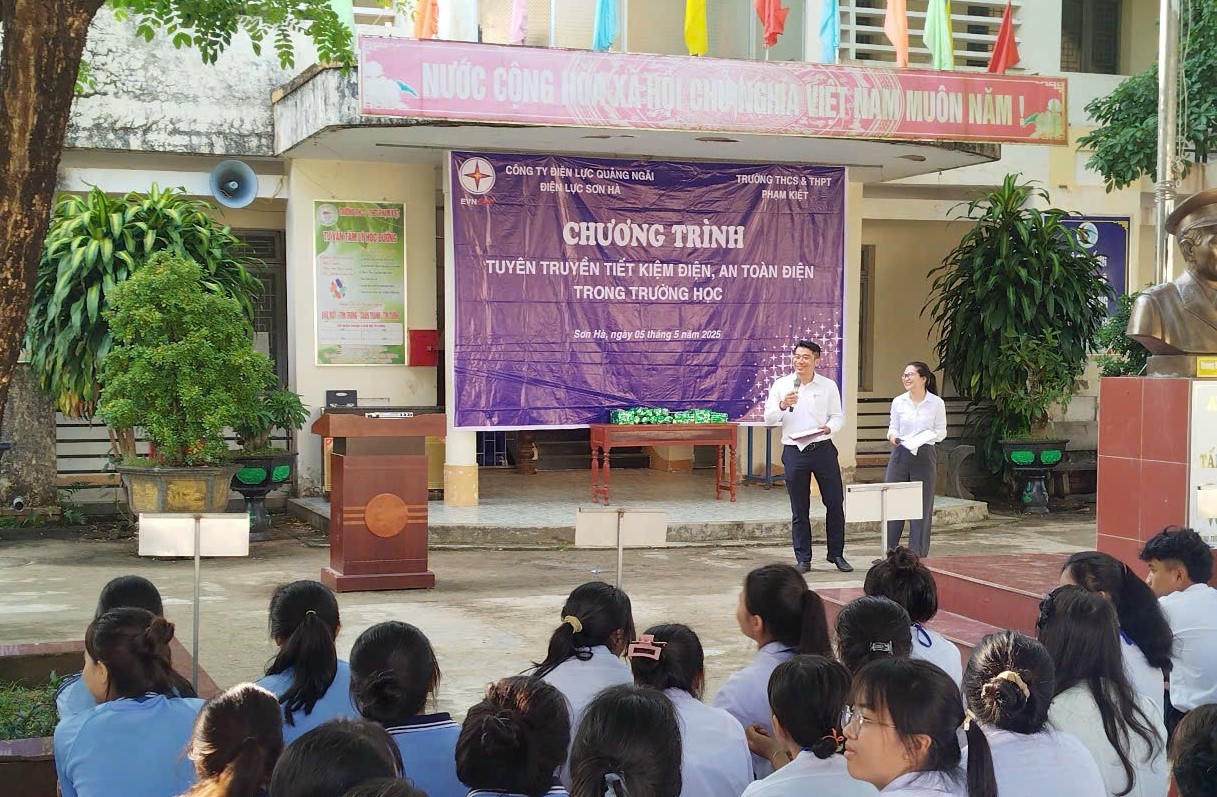 Chương trình sinh hoạt ngoại khoá về tuyên truyền tiết kiệm điện, an toàn điện trong trường học tại trường THCS và THPT Phạm Kiệt (Quảng Ngãi).