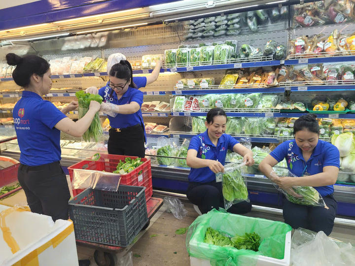 Kiểm soát giá cả, nguồn cung hàng thiết yếu tại vùng ảnh hưởng bão số 3 Kiểm soát giá cả, nguồn cung hàng thiết yếu tại vùng ảnh hưởng bão số 3