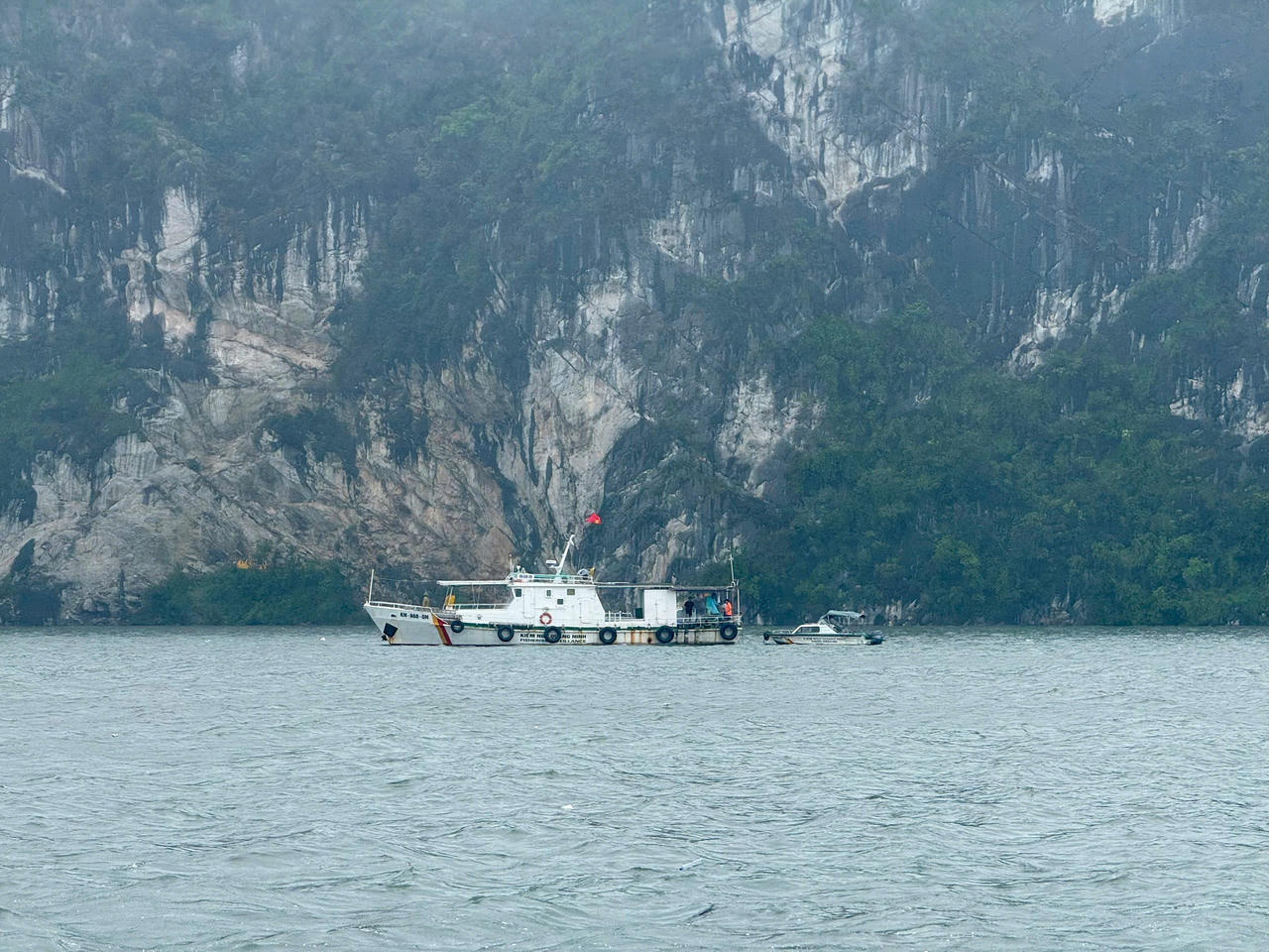 Tìm thấy thêm một nạn nhân vụ lật tàu trên vịnh Hạ Long