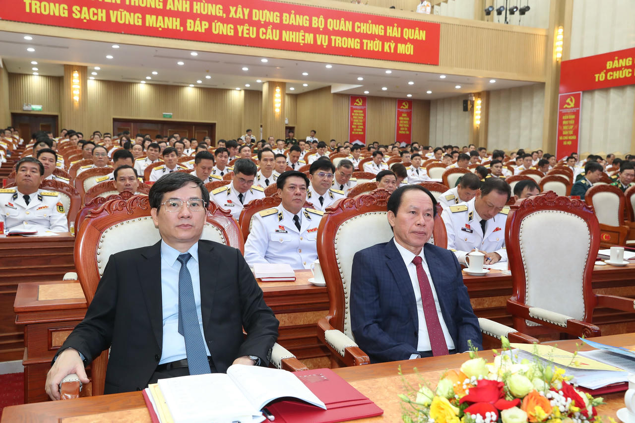 Đồng chí Lê Tiến Châu, Uỷ viên TW Đảng, Bí thư Thành uỷ Hải Phòng và các đại biểu tham dự phiên khai mạc Đại hội