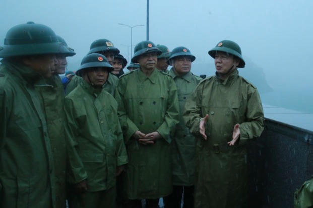 Phó Thủ tướng Trần Hồng Hà kiểm tra công tác phòng, chống bão số 3 tại các điểm xung yếu ở Thanh Hóa