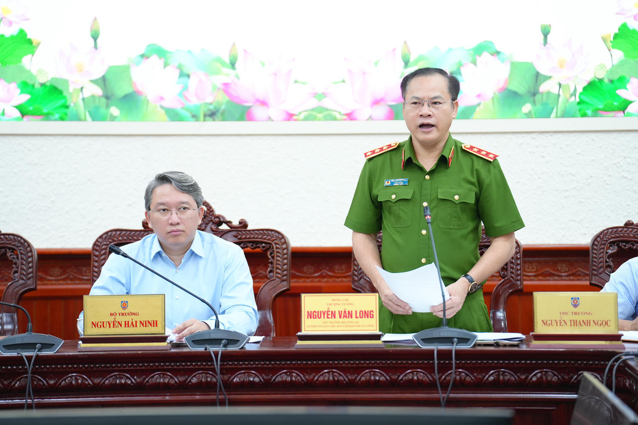 Thượng tướng Nguyễn Văn Long khai mạc Hội nghị.