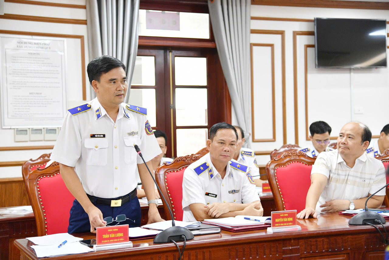 Thiếu tướng Trần Văn Lượng - Tư lệnh Vùng Cảnh sát biển 4 phát biểu tại Hội nghị