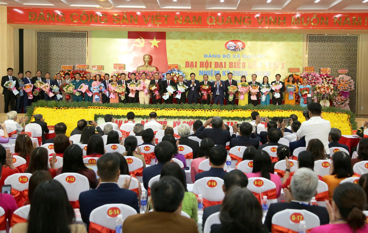 Ban Chấp hành Đảng bộ xã Đại Lộc nhiệm kỳ 2025- 2030 ra mắt Đại hội. 