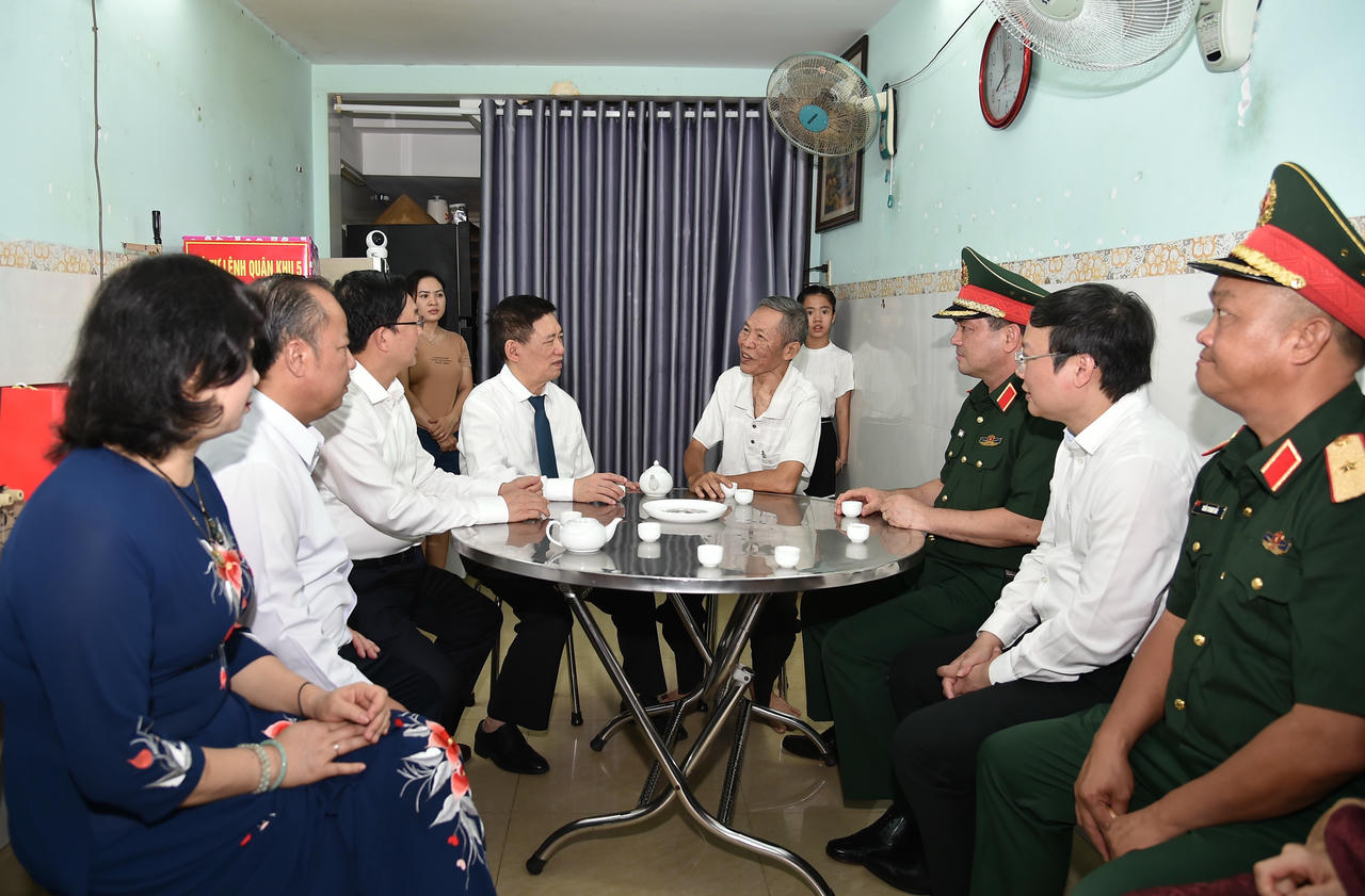 Phó Thủ tướng Hồ Đức Phớc thăm các gia đình chính sách ở Gia Lai