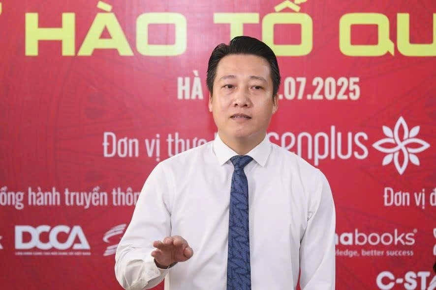 Nhà báo Nguyễn Văn Dũng, Phó Tổng Biên tập Báo Đại đoàn kết, Trưởng ban Tổ chức sự kiện “Tự hào Tổ quốc tôi” phát biểu tại buổi lễ. Ảnh: Quang Vinh.