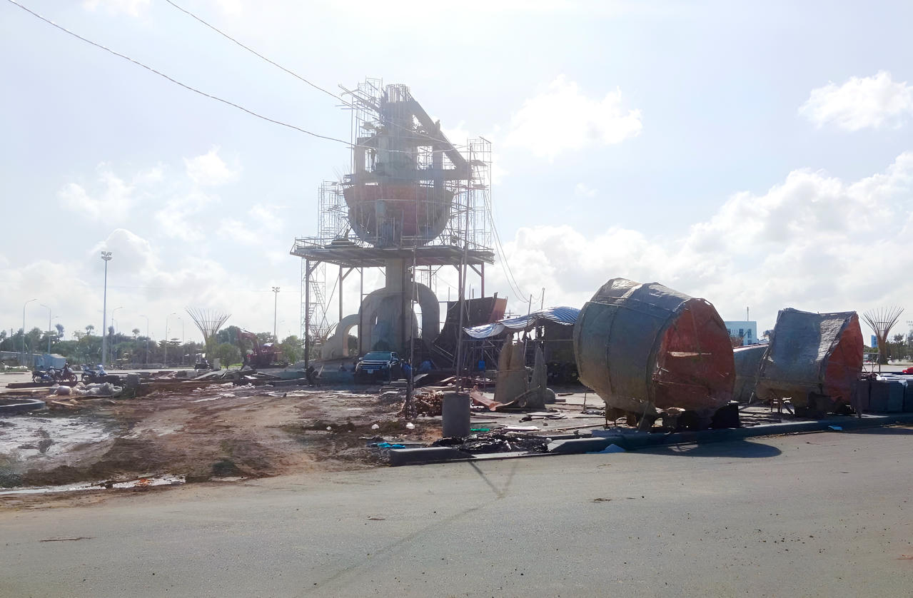 Quảng trường Phan Ngọc Hiển (phường An Xuyên) đang được thi công các hạng mục cuối cùng, phấn đấu đưa vào phục vụ nhân dân đúng dịp 2/9.