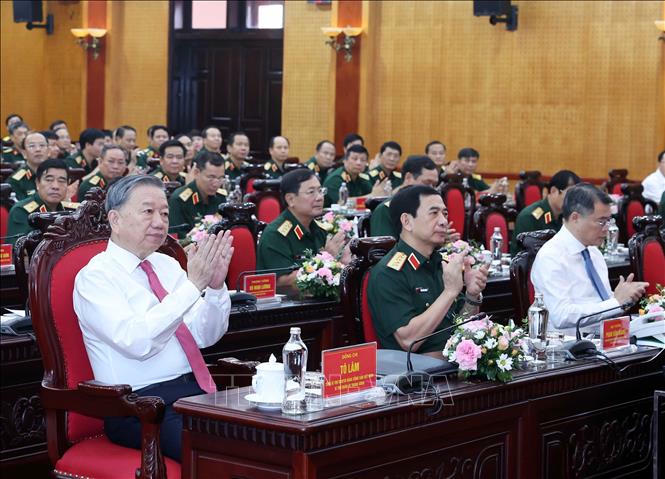 Tổng Bí thư Tô Lâm và các đại biểu tham dự buổi làm việc với Tổng cục Chính trị Quân đội nhân dân Việt Nam. Ảnh: Thống Nhất/TTXVN