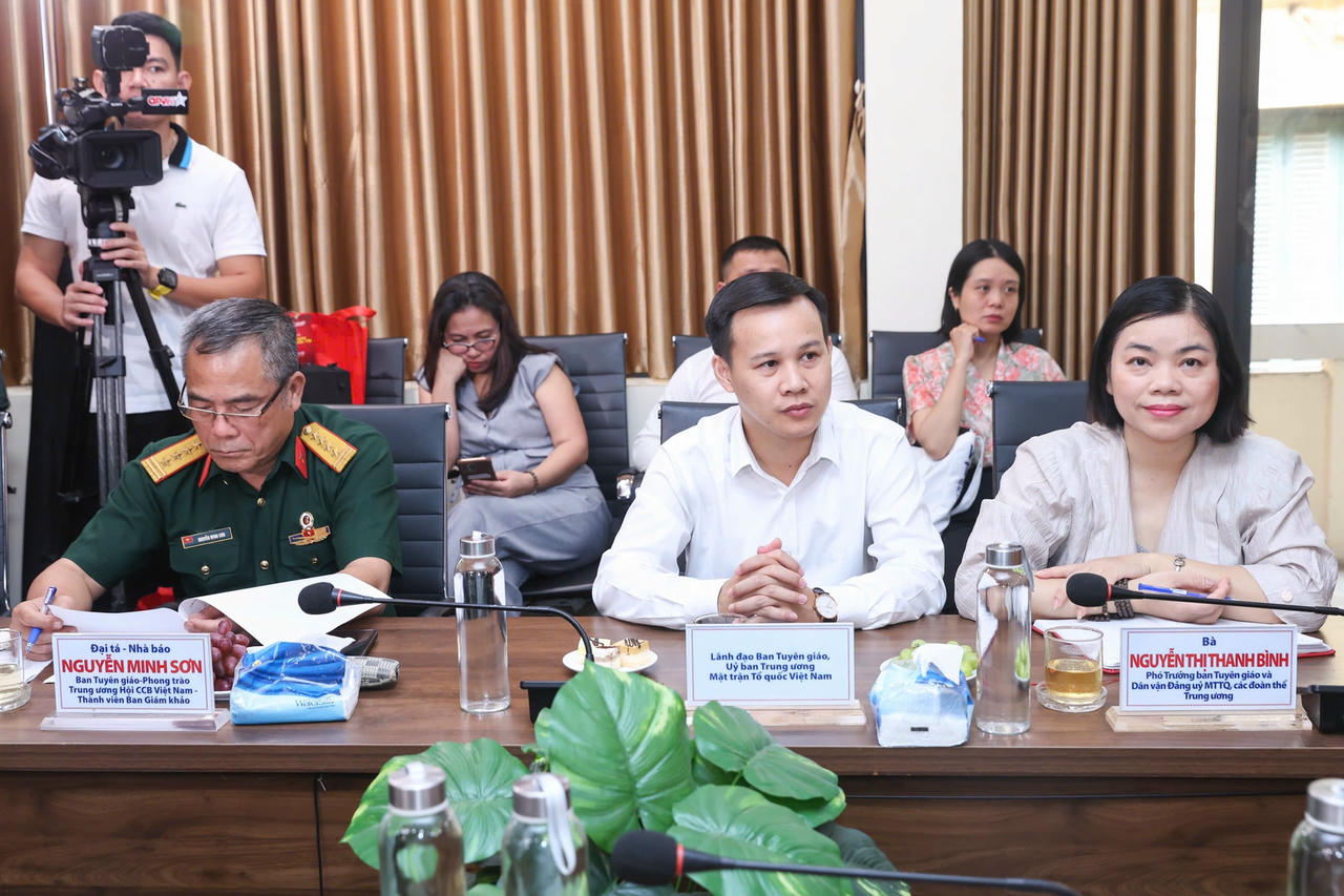 Đại biểu tham dự Lễ công bố và gặp mặt báo chí sự kiện “Tự hào tổ quốc tôi”. Ảnh: Quang Vinh.