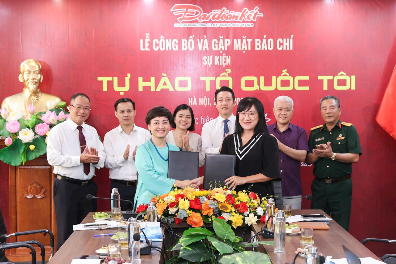 Lễ ký kết hợp tác chiến lược giữa Senplus và các đơn vị đồng hành. Ảnh: Quang Vinh.