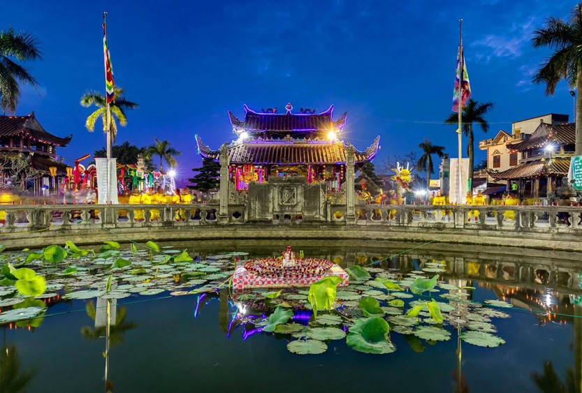 Phủ Dầy - Trung Tâm Của Tín Ngưỡng Thờ Mẫu, Lễ hội được tổ chức hàng năm vào tháng 3 âm lịch tại xã Vụ Bản tỉnh Ninh Bình. (Ảnh ST)