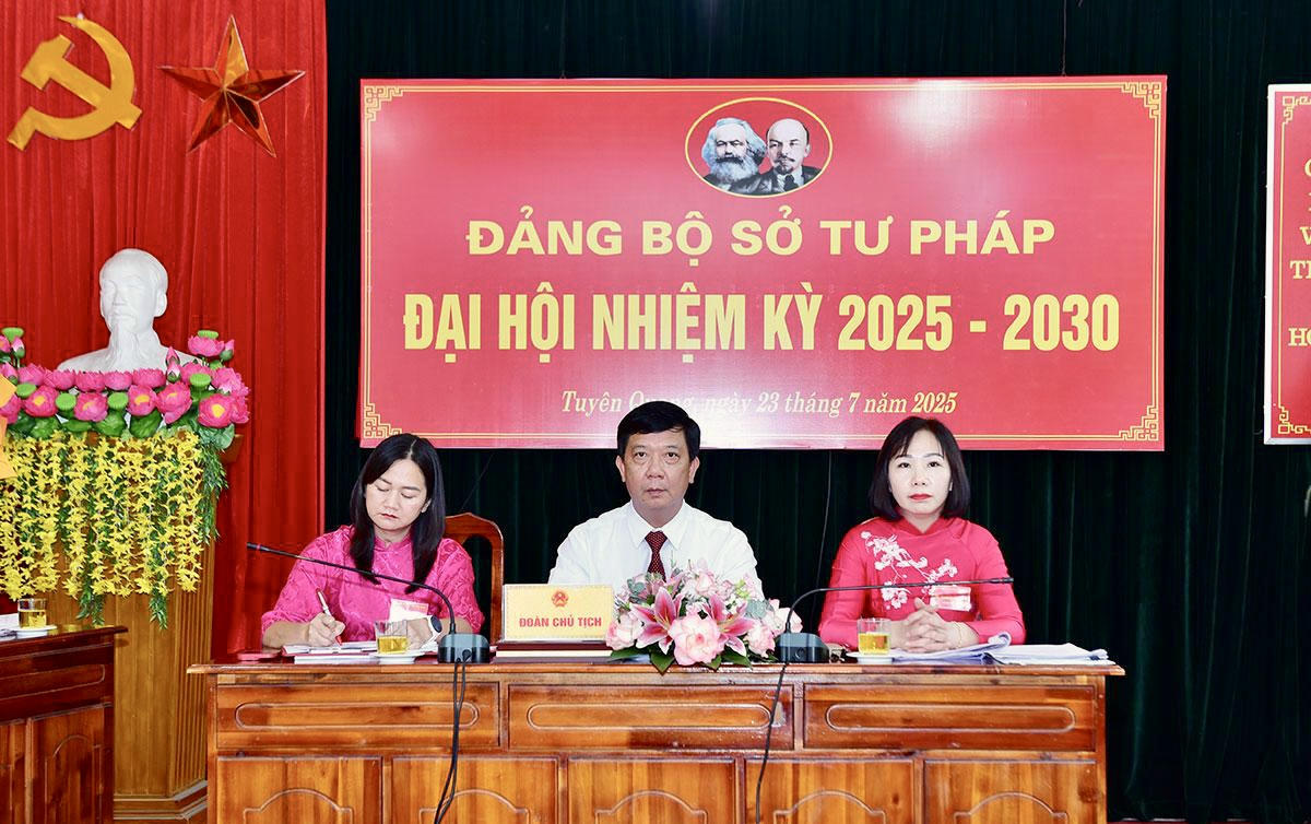 Đoàn Chủ tịch điều hành Đại hội