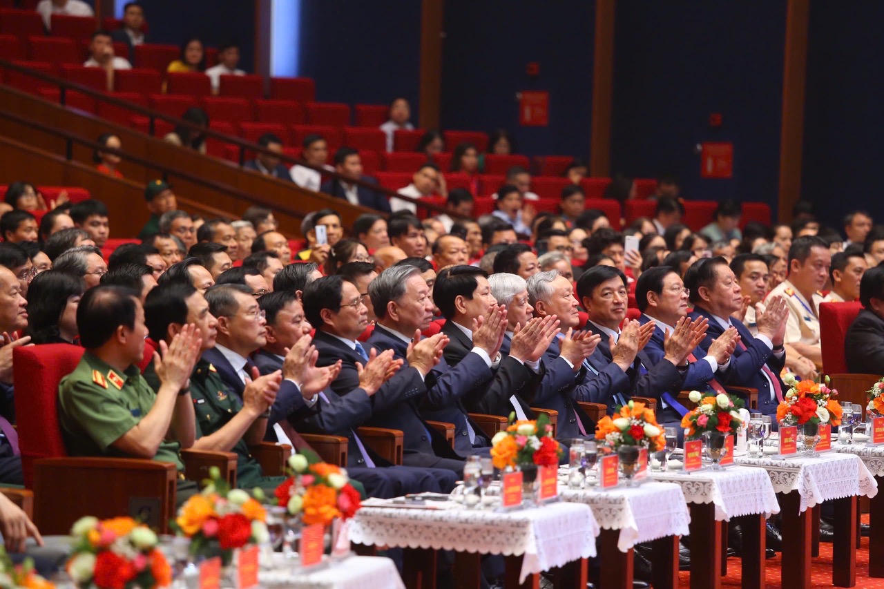 Lãnh đạo Đảng, Nhà nước tham dự Gặp mặt người có công, nhân chứng lịch sử tiêu biểu.