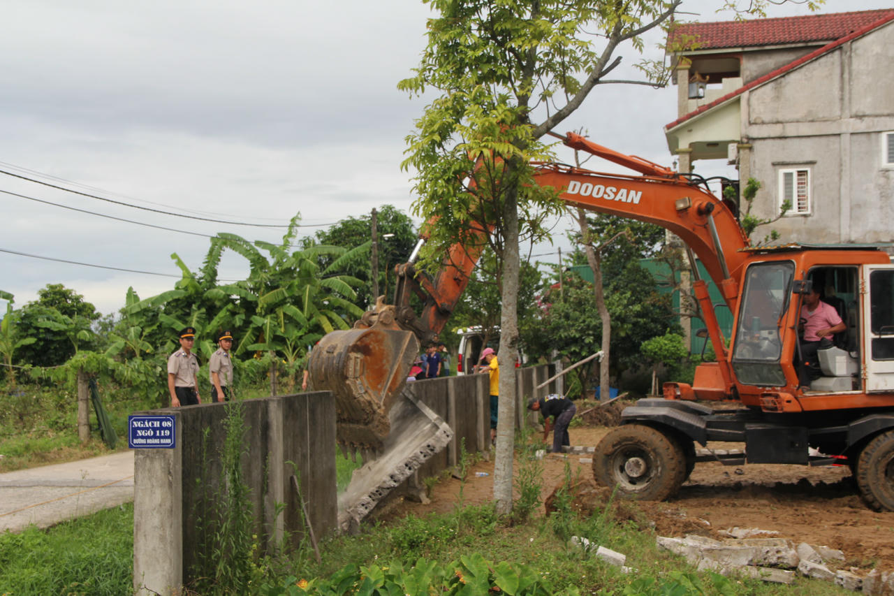 Cưỡng chế thi hành án giao đất trong vụ tranh chấp thừa kế tại Nghệ An