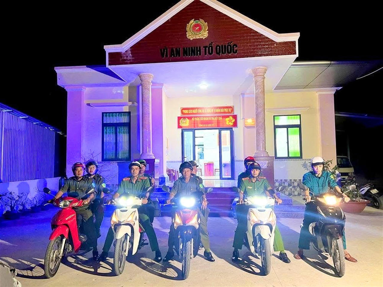 Lực lượng ANTT cơ sở xã Hưng Mỹ cùng Công an xã ra quân tuần tra, kiểm soát bảo đảm ANTT.