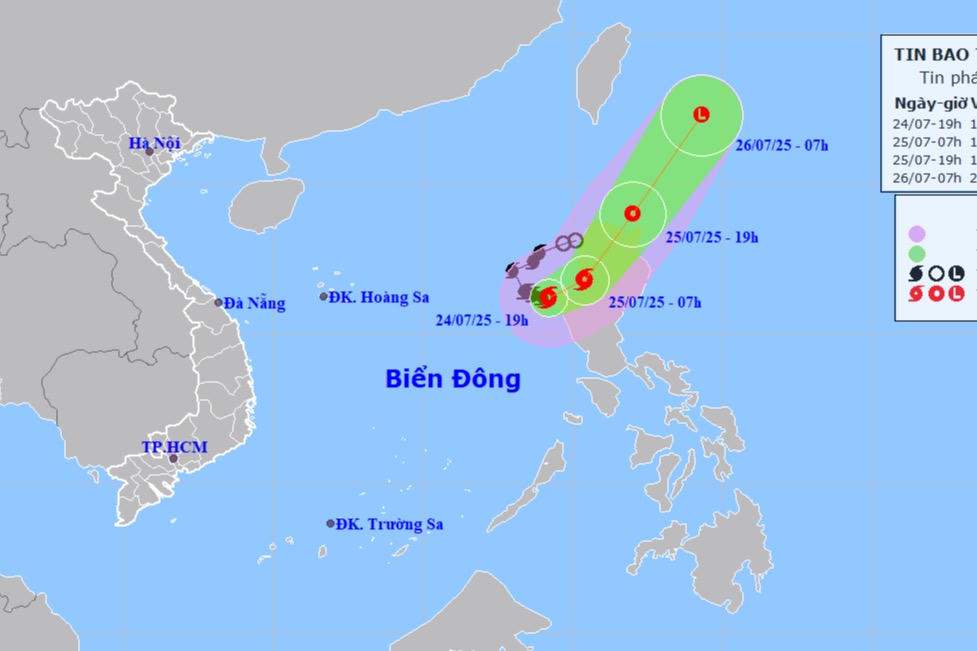 Bão số 4 giật cấp 12 ở Bắc Biển Đông