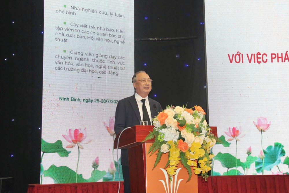 Thượng tướng, PGS.TS Nguyễn Văn Thành - nguyên Ủy viên BCH Trung ương Đảng, Phó Chủ tịch Chuyên trách Hội đồng Lý luận Trung ương phát biểu tại buổi khai mạc