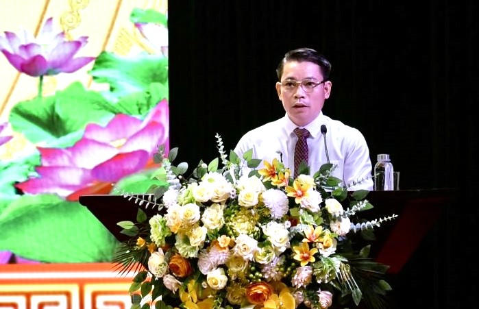 Ông Nguyễn Xuân Nhẫn - Chủ tịch UBND phường Cam Đường phát biểu tại Ngày hội