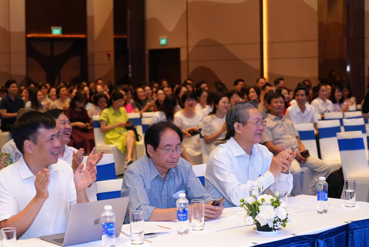 Lãnh đạo, nguyên Lãnh đạo Trường tham dự tập huấn