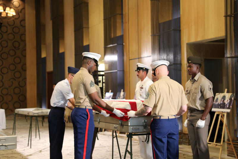 Tại buổi lễ, Việt Nam đã bàn giao cho phía Hoa Kỳ 3 hòm đựng hài cốt.