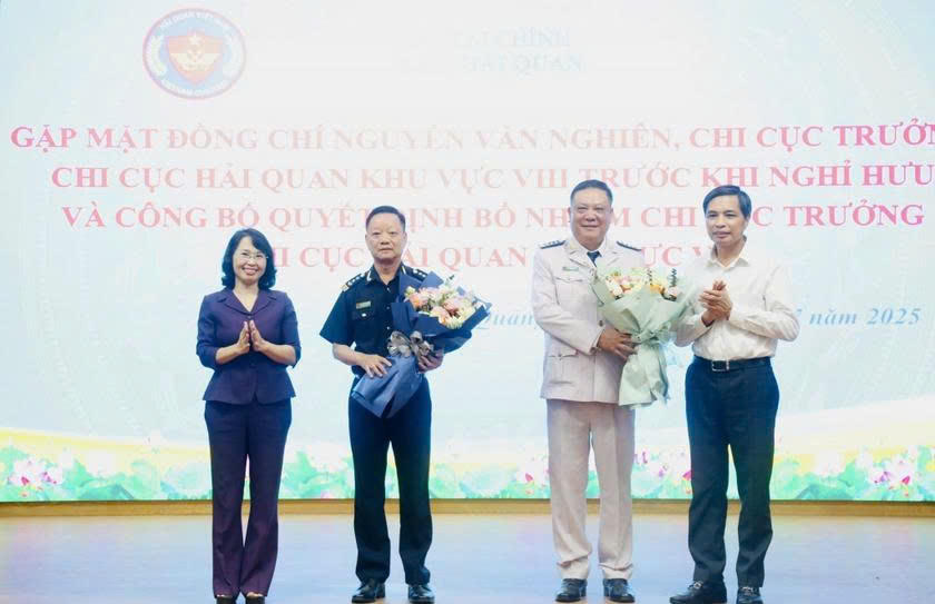 Ông Phạm Quốc Hưng giữ chức Chi cục trưởng Chi cục Hải quan khu vực VIII